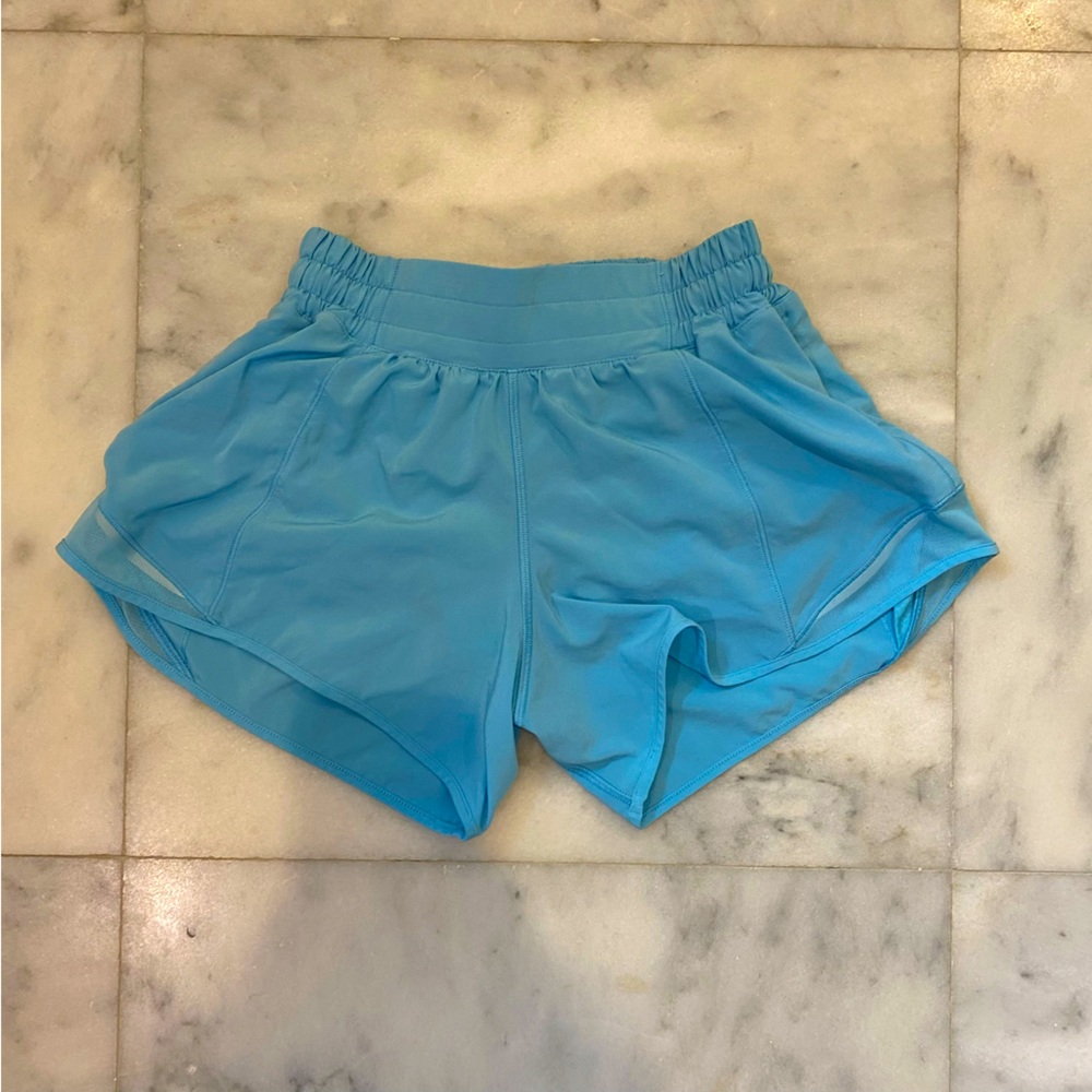EUC Lululemon Hotty Hot Low Rise Lined Short 4”